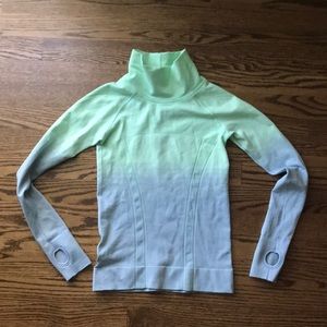 Girl’s Ivivva Longs Sleeve shirt